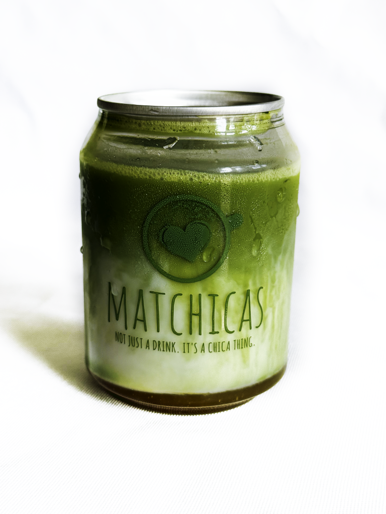 Deze iced matcha latte is precies zoals je hem bij onze truck proeft. Zacht van smaak, romig door de kokosmelk en met een mooie balans tussen zoet en fris.